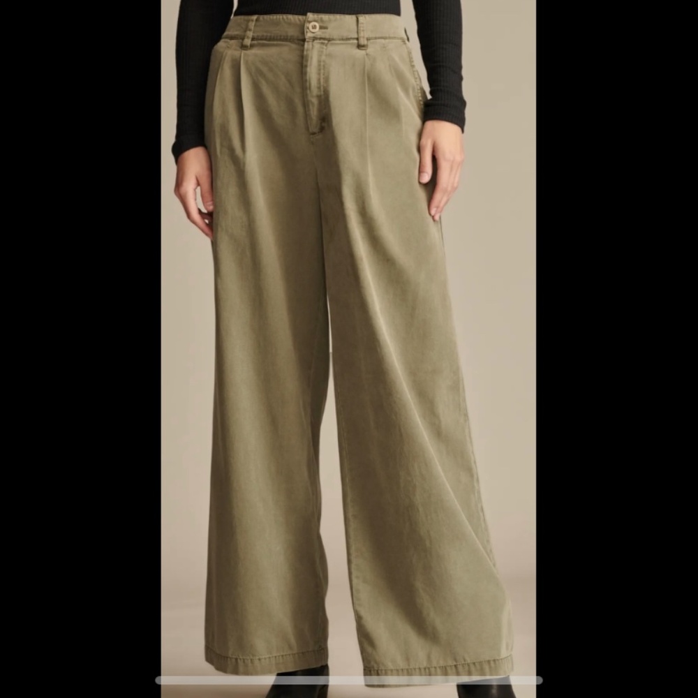 Classic Wide Leg Pleated Pant